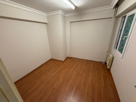 Küçükyalı Karantina Meydanında 3+1+Kiler 150 M2 Arakat Yalı Dairesi