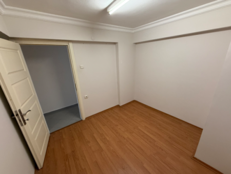 Küçükyalı Karantina Meydanında 3+1+Kiler 150 M2 Arakat Yalı Dairesi