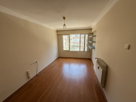 Küçükyalı Karantina Meydanında 3+1+Kiler 150 M2 Arakat Yalı Dairesi