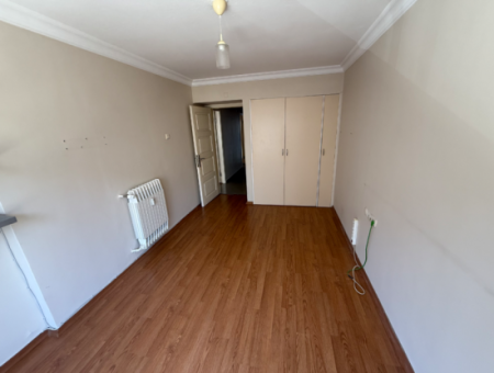 Küçükyalı Karantina Meydanında 3+1+Kiler 150 M2 Arakat Yalı Dairesi