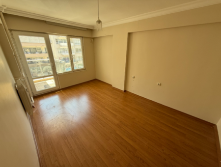 Küçükyalı Karantina Meydanında 3+1+Kiler 150 M2 Arakat Yalı Dairesi