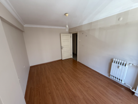 Küçükyalı Karantina Meydanında 3+1+Kiler 150 M2 Arakat Yalı Dairesi