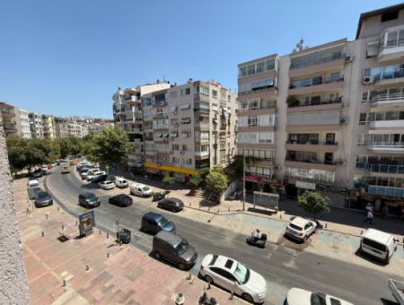 Küçükyalı Karantina Meydanında 3+1+Kiler 150 M2 Arakat Yalı Dairesi