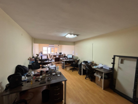 Alsancak  Kıbrıs Şehitlerinde 2+1 7/24 Açık Kiralık  İşyeri /Büro