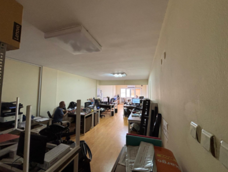 Alsancak  Kıbrıs Şehitlerinde 2+1 7/24 Açık Kiralık  İşyeri /Büro