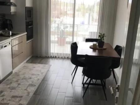 Veri'den İzmir Caddesi Üzerinde 3+1 Ayrı Mutfak, Satılık Daire