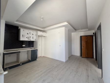 Seferihisar Çolakibrahim Bey Mahallesinde Site İçerisinde Satılık 1+1 Daire