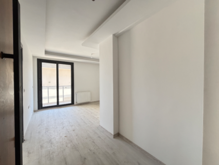 Seferihisar Çolakibrahim Bey Mahallesinde Site İçerisinde Satılık 1+1 Daire