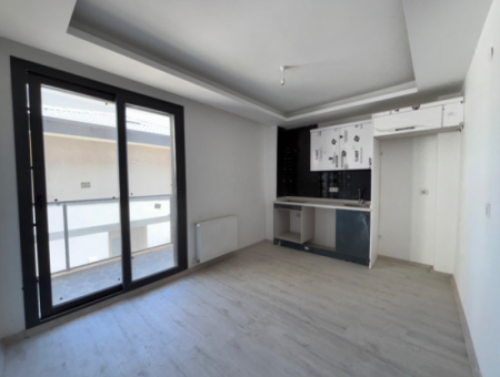 Seferihisar Çolakibrahim Bey Mahallesinde Site İçerisinde Satılık 1+1 Daire