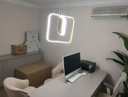 Alsancak Sevinç Pastanesi Yanı – Cam Vitrinli Kiralık Ofis