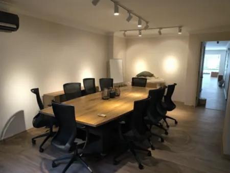 Alsancak Sevinç Pastanesi Yanı – Cam Vitrinli Kiralık Ofis