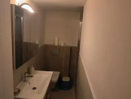 Alsancak Sevinç Pastanesi Yanı – Cam Vitrinli Kiralık Ofis