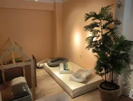 Alsancak Sevinç Pastanesi Yanı – Cam Vitrinli Kiralık Ofis