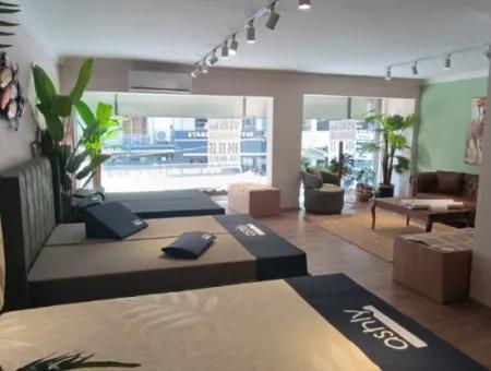 Alsancak Sevinç Pastanesi Yanı – Cam Vitrinli Kiralık Ofis