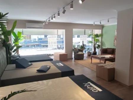 Alsancak Sevinç Pastanesi Yanı – Cam Vitrinli Kiralık Ofis