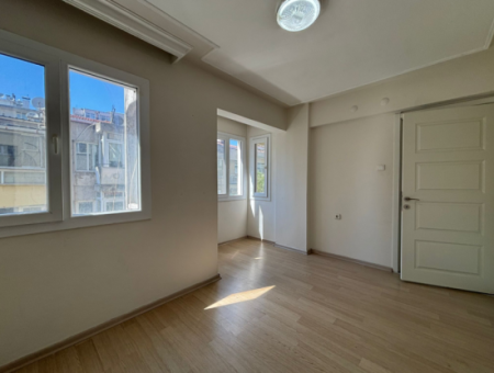 Alsancak Cami Yakını Asansörlü 1+1 Masrafsız Kiralık Daire!