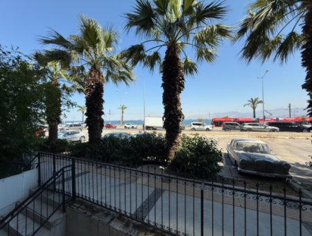 Mithatpaşa'da Tarihi Asansör Karşısı Masrafsız Yalı Daire