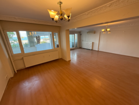Mithatpaşa'da Tarihi Asansör Karşısı Masrafsız Yalı Daire