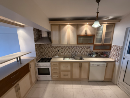 Mithatpaşa'da Tarihi Asansör Karşısı Masrafsız Yalı Daire
