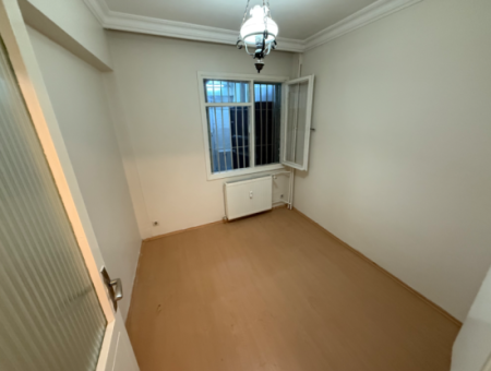 Mithatpaşa'da Tarihi Asansör Karşısı Masrafsız Yalı Daire