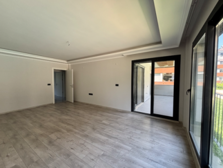 Seferihisar Güzelkent Sitesinde Bahçe Katı Satılık 3+1 Daire