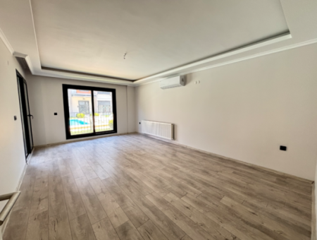 Seferihisar Güzelkent Sitesinde Bahçe Katı Satılık 3+1 Daire
