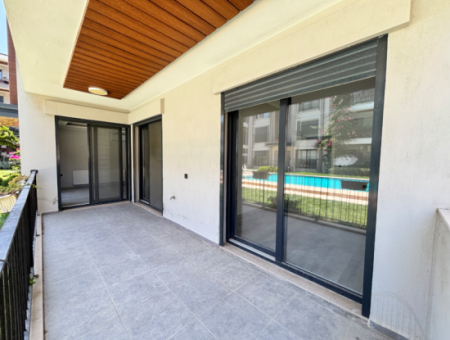 Seferihisar Güzelkent Sitesinde Bahçe Katı Satılık 3+1 Daire