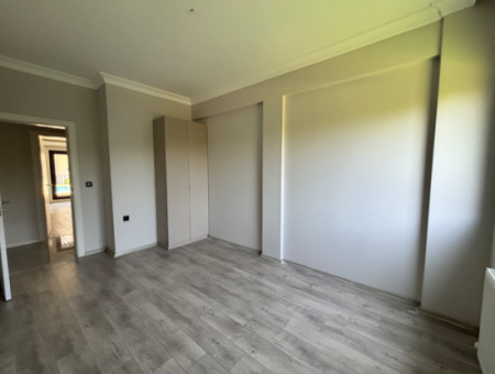 Seferihisar Güzelkent Sitesinde Bahçe Katı Satılık 3+1 Daire
