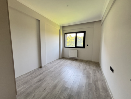 Seferihisar Güzelkent Sitesinde Bahçe Katı Satılık 3+1 Daire