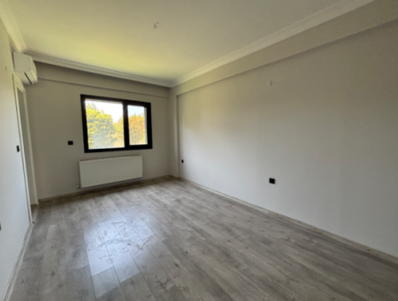 Seferihisar Güzelkent Sitesinde Bahçe Katı Satılık 3+1 Daire