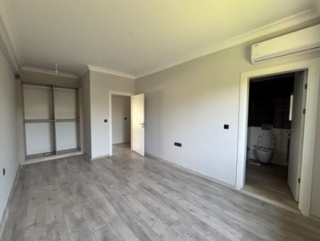 Seferihisar Güzelkent Sitesinde Bahçe Katı Satılık 3+1 Daire
