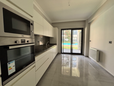 Seferihisar Güzelkent Sitesinde Bahçe Katı Satılık 3+1 Daire