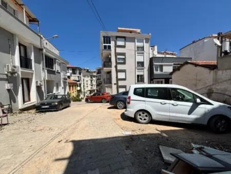 Seferihisar Hıdırlık Mahallesi’nde Köşe Parsel, 2 Kat İmarlı Satılık Arsa