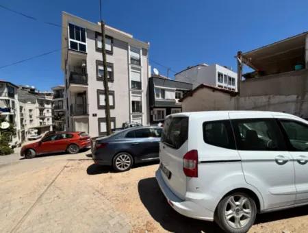 Seferihisar Hıdırlık Mahallesi’nde Köşe Parsel, 2 Kat İmarlı Satılık Arsa