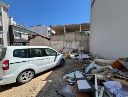Seferihisar Hıdırlık Mahallesi’nde Köşe Parsel, 2 Kat İmarlı Satılık Arsa
