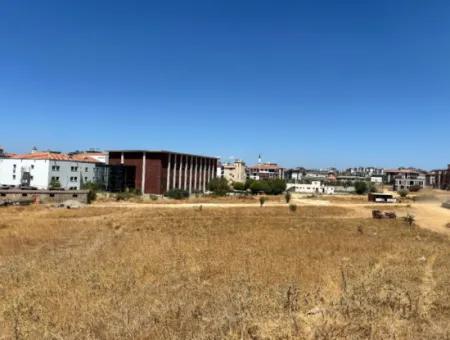 Seferihisar Çolakibrahimbey Mahallesi’nde Yatay Mimariye Uygun, Villa Yapımına Elverişli Satılık Arsa