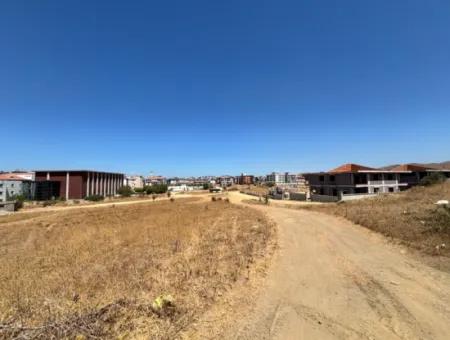 Seferihisar Çolakibrahimbey Mahallesi’nde Yatay Mimariye Uygun, Villa Yapımına Elverişli Satılık Arsa