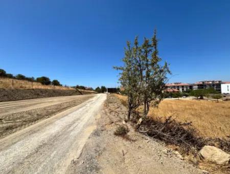 Seferihisar Çolakibrahimbey Mahallesi’nde Yatay Mimariye Uygun, Villa Yapımına Elverişli Satılık Arsa
