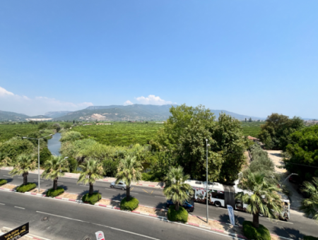 Gümüldür Çarşı’da 3+1 Ebeveyn Banyolu 130 M2 Satılık Daire