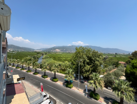 Gümüldür Çarşı’da 3+1 Ebeveyn Banyolu 130 M2 Satılık Daire