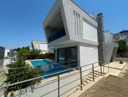 Bodrum Turgutreis Yalı'da Denizin Kıyısında Müstakil Lüks Villa 
