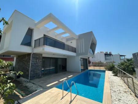 Bodrum Turgutreis Yalı'da Denizin Kıyısında Müstakil Lüks Villa 