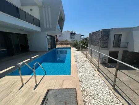 Bodrum Turgutreis Yalı'da Denizin Kıyısında Müstakil Lüks Villa 