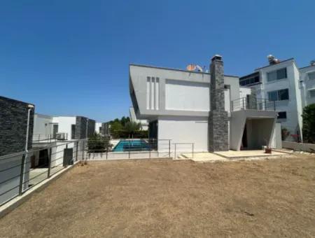 Bodrum Turgutreis Yalı'da Denizin Kıyısında Müstakil Lüks Villa 
