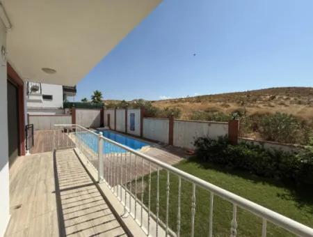 Seferihisar Çolakibrahimbey Mahallesi’nde, Havuzlu Site İçinde, 4+2 Dubleks Satılık Daire