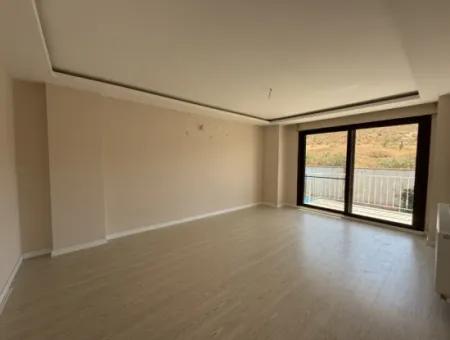 Seferihisar Çolakibrahimbey Mahallesi’nde, Havuzlu Site İçinde, 4+2 Dubleks Satılık Daire