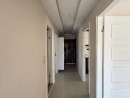 Seferihisar Çolakibrahimbey Mahallesi’nde, Havuzlu Site İçinde, 4+2 Dubleks Satılık Daire