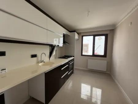 Seferihisar Çolakibrahimbey Mahallesi’nde, Havuzlu Site İçinde, 4+2 Dubleks Satılık Daire