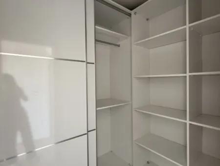 Seferihisar Çolakibrahimbey Mahallesi’nde, Havuzlu Site İçinde, 4+2 Dubleks Satılık Daire