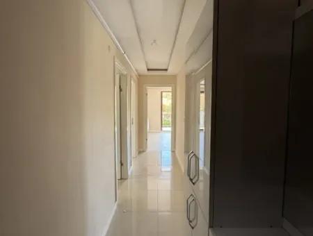 Seferihisar Çolakibrahimbey Mahallesi’nde, Havuzlu Site İçinde, 4+2 Dubleks Satılık Daire
